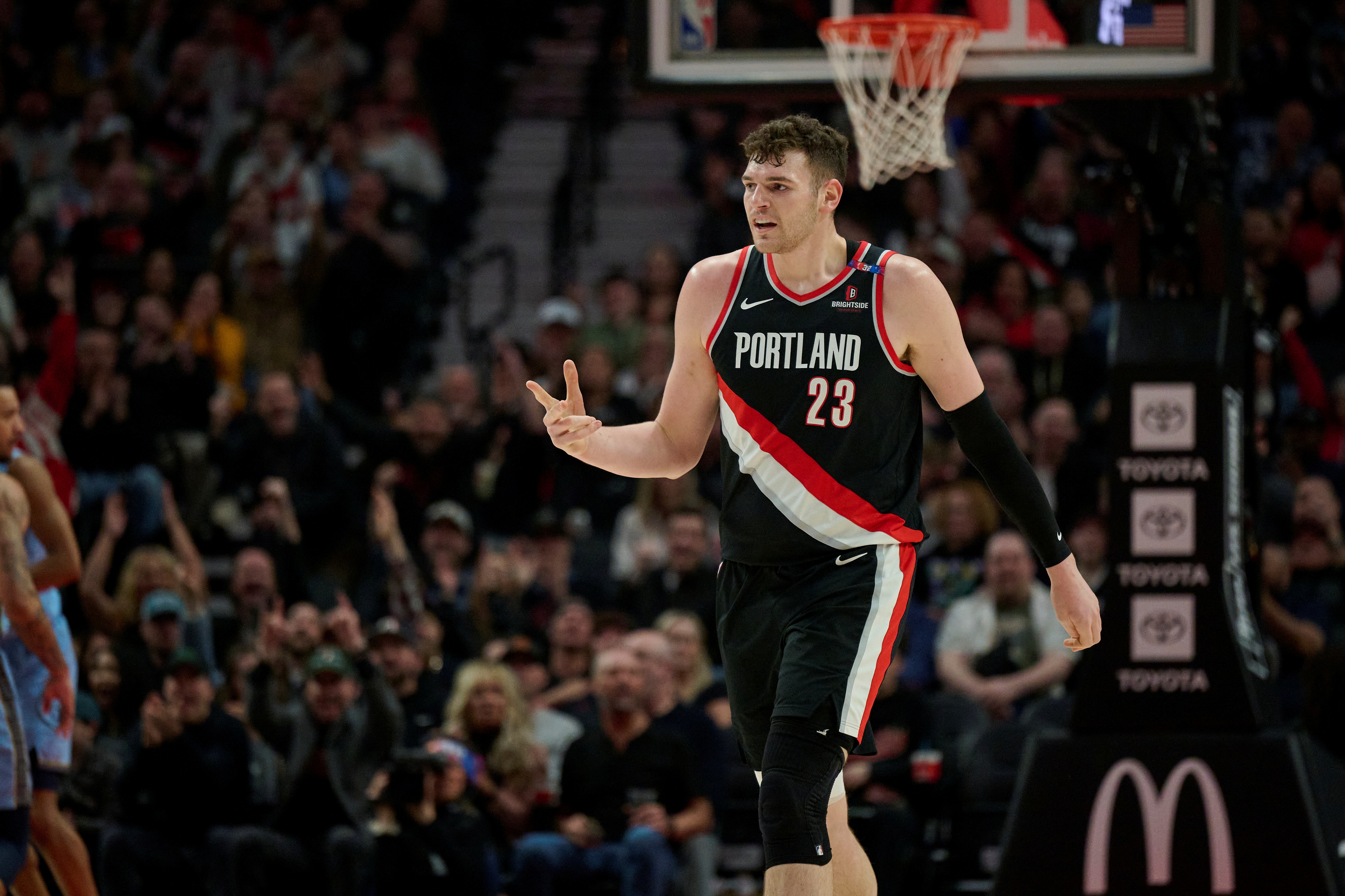 杨瀚森位列第25名而克林根无缘榜单，开拓者媒体指出后者场均6.5分7.9板1.6助仍入选新秀二阵