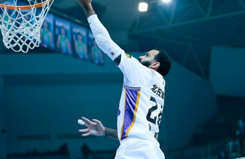 电竞世界杯-郭艾伦连14场伤停广州大胜北控 陈国豪因“回避条款”只打一节